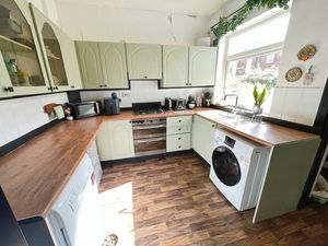 Kitchen- click for photo gallery